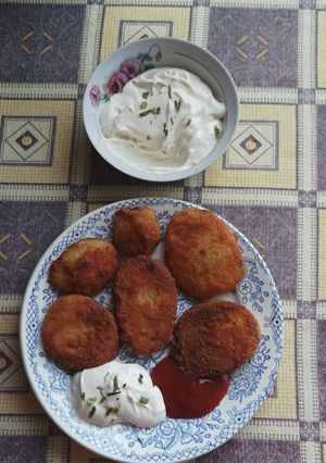 865.Kirántot krumpli fokhagymás tartármártással és ketchuppal 😋 recept fotója