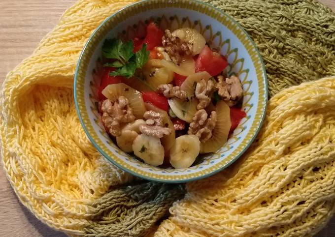 Kiwi Salat mit 🍌 Bananen und 🍅 Tomaten