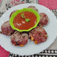 A picture of Beetroot tikki.