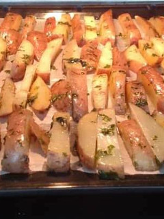 Una foto de Papas al horno al estilo rústico