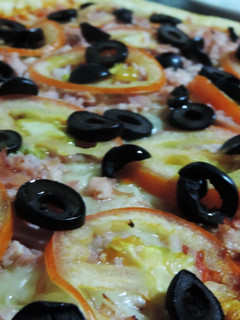 Una foto de Pizza mediterránea