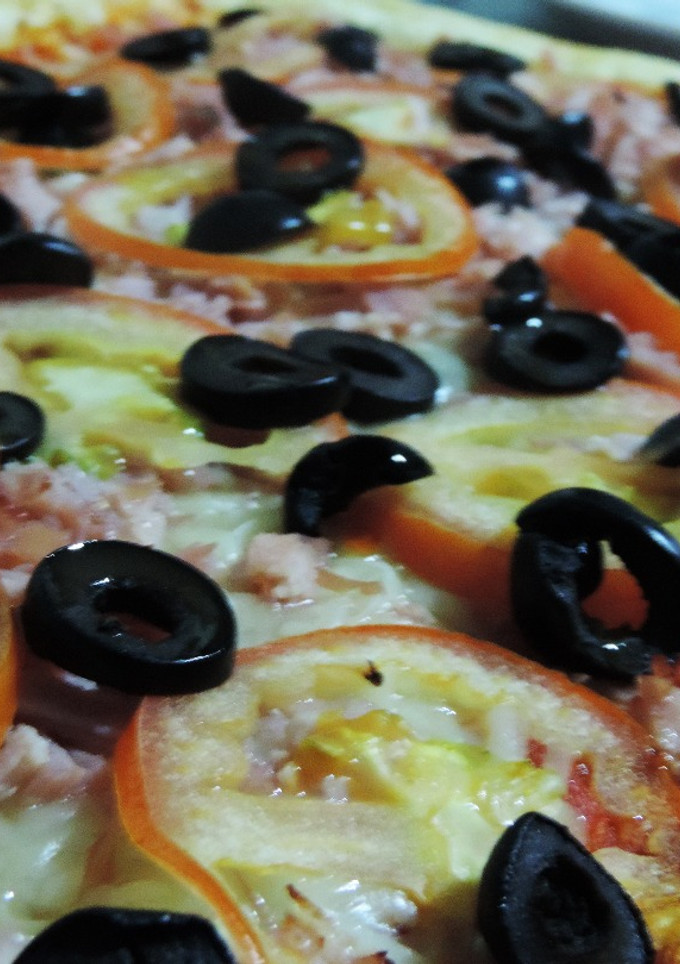 Una foto de Pizza mediterránea