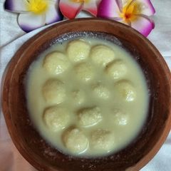 A picture of Chena khoya rasmalai.