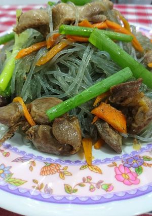Hình của món Miến xào lòng gà.