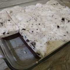 A picture of Puding lapis busa cokelat-oreo.