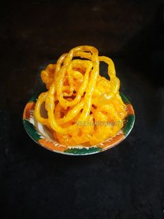 जिलेबी (jalebi recipe in marathi) रेसिपी चे मुख्य फोटो