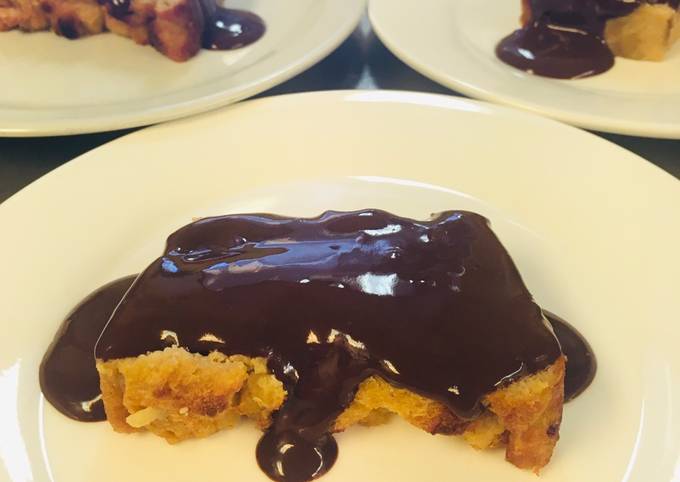 Pudding Roti Saus Coklat