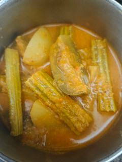 முருங்கைக்காய் கத்தரிக்காய் புளிக்குழம்பு(drumstick brinjal curry recipe in tamil) செய்முறை முக்கிய புகைப்படம்