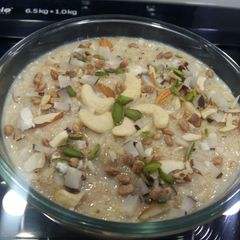 A picture of Sheer khurma.