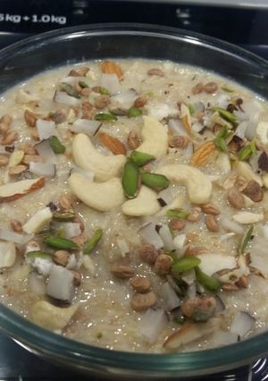A picture of Sheer khurma.