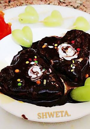 चॉकलेटी फ्रुटी फ्लेवर केक (Chocolatey fruity flavour cake recipe in hindi) रेसिपी मुख्य फोटो