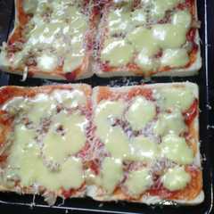 รูปของ Piza roti tawar endesss