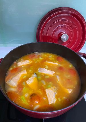 番茄西芹鮭魚湯 的食譜成品照片