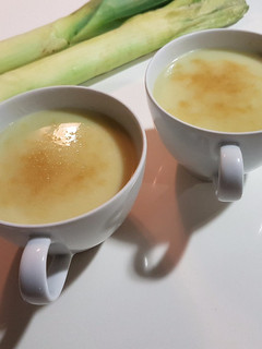 Una foto de Crema vegana de puerros y calabacín