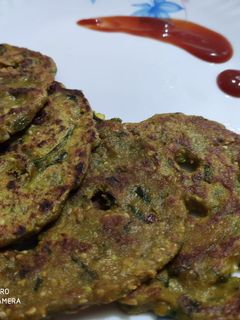 થાલીપીઠ રેસીપી મુખ્ય ફોટો