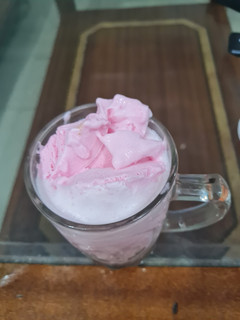 मिल्क रोज़ शेक (milk rose shake recipe in Hindi) रेसिपी मुख्य फोटो