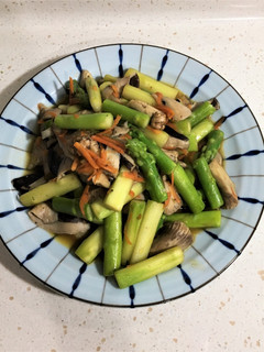 蘆筍炒鮑魚菇 的食譜成品照片