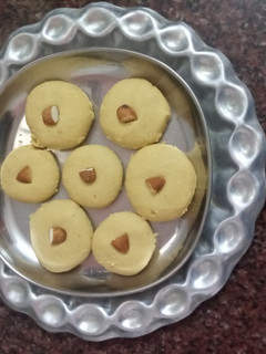 கடலை மாவு பிஸ்கட் (Besan) (Kadalaimaavu biscuit recipe in Tamil) செய்முறை முக்கிய புகைப்படம்