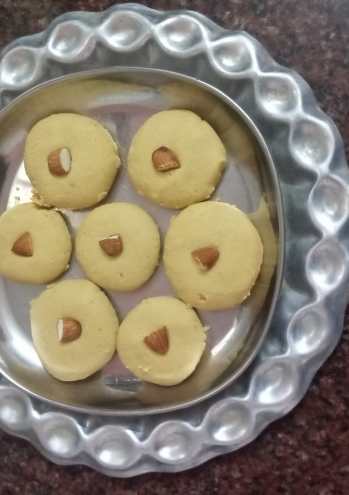 கடலை மாவு பிஸ்கட் (Besan) (Kadalaimaavu biscuit recipe in Tamil) செய்முறை முக்கிய புகைப்படம்