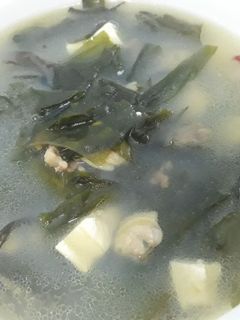 Hình của món Canh rong biển nấu nghêu.