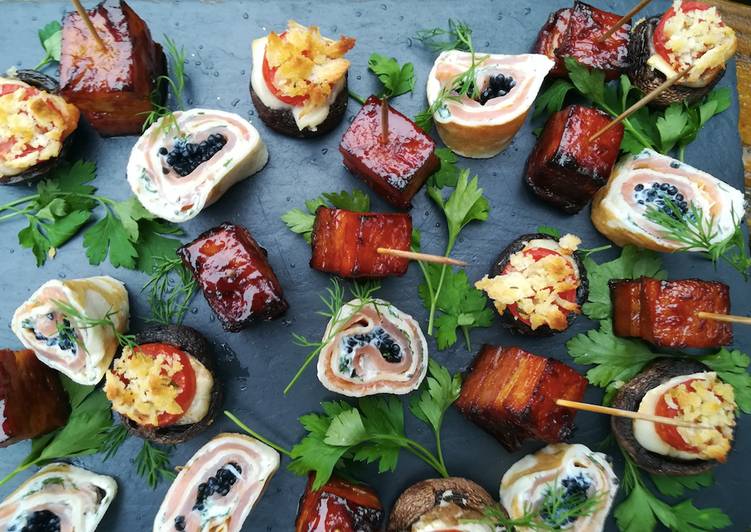 Smoked salmon and caviar pancake canapés