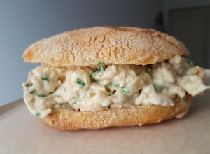 Una foto de Sándwich de pollo