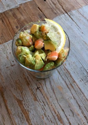 Une photo de Tartare de crevettes / avocat