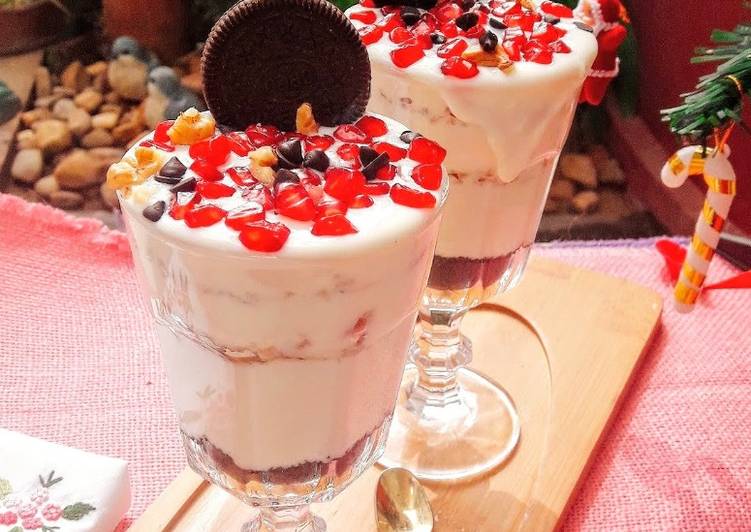 Easiest Way to Prepare Super Quick Homemade Pomegranate and Walnut Parfait With Greek Yoghurt
