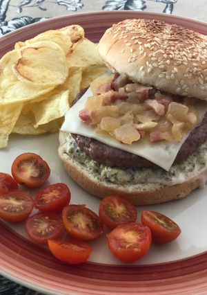 Una foto de Hamburguesa y sus avíos