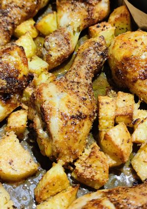 Una foto de Muslitos de pollo con patatas (en Air fryer)