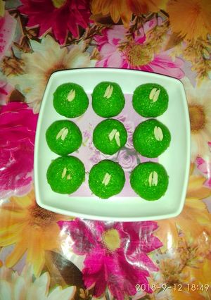 A picture of Lauki ke ladoo.
