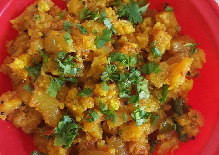 Steps to  Aloo gobi  (cauliflower with potatoes curry)