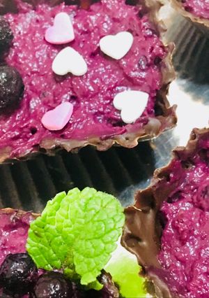 Foto principal de Barquitos de chocolate con crema de arándanos