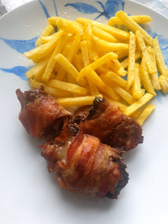 Baconba tekert csirkemáj recept fotója