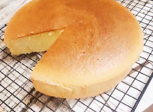 Hình của món Gato hongkong (cách để bánh không bị xẹp khi nguội).