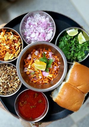 A picture of Misal pav.