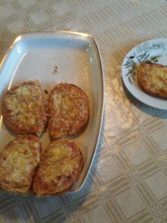 Sonkás-gombás melegszendvics recept fotója
