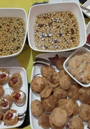 A picture of Golgappe.