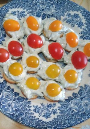 Una foto de Canapés con cherries