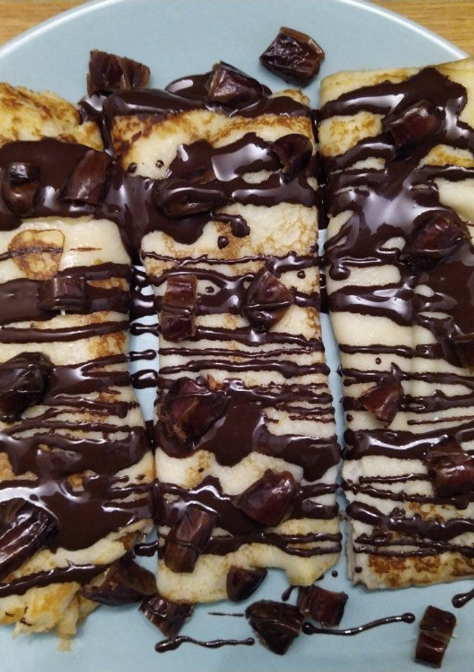 Una foto de Crepes con chocolate y dátiles