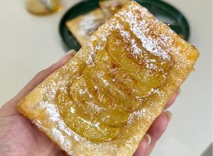 صورة لوصفة تارت التفاح بالمقلوب Upside down Apple danish🍎🥐