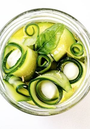 Une photo de Roulés de courgette et mozarella
