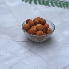 A picture of Gullisuwa (Milk balls).
