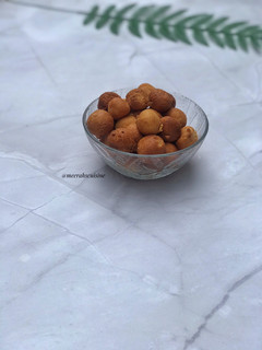 A picture of Gullisuwa (Milk balls).