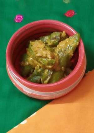 ભરેલાં મરચાં (Bharela Marcha Recipe In Gujarati) રેસીપી મુખ્ય ફોટો