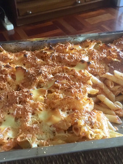 Una foto de Macarrones a la boloñesa gratinados con queso