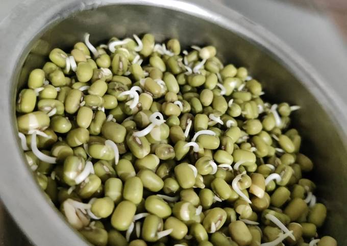 Hinal Dattani દ્વારા રેસીપી ફણગાવેલા મગ (Sprouted Moong Recipe In Gujarati) - કૂકપૅડ