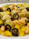 Mix de pasta con salteado de mango, alcachofas, almendras, aceitunas y anís