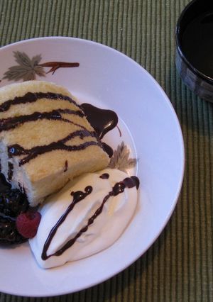 A picture of Vanilla Chiffon Cake.
