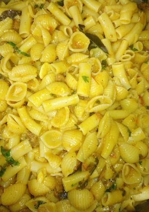 A picture of Curry macroni🍲🌼.